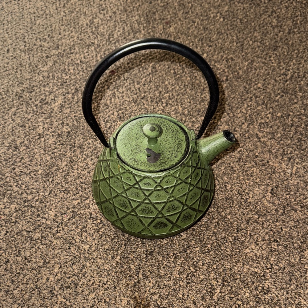 Green Cast Iron Teapot - Picture 2 of 3